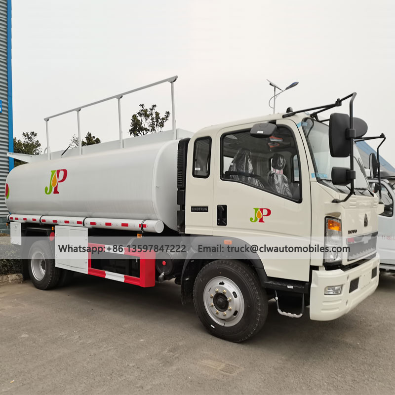HOWO 5000L Fuel/Refueling Tank Truck