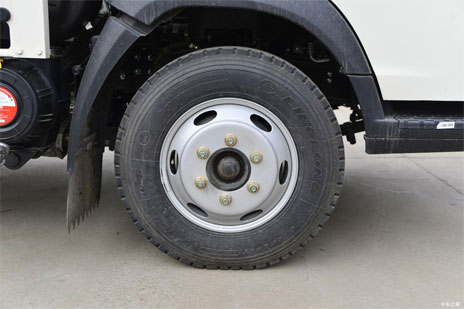 5000L Refueling Tank Truck