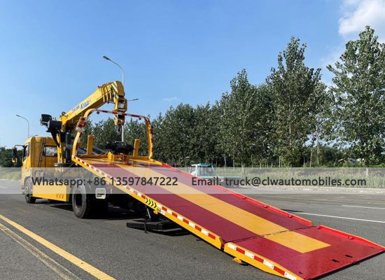 Tow Truck With Crane