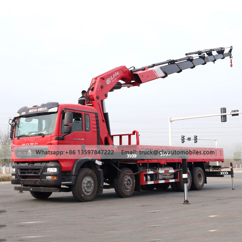 HOWO 30T Fold Arm Crane Mounted Truck 8*4 Manipulator For Sale