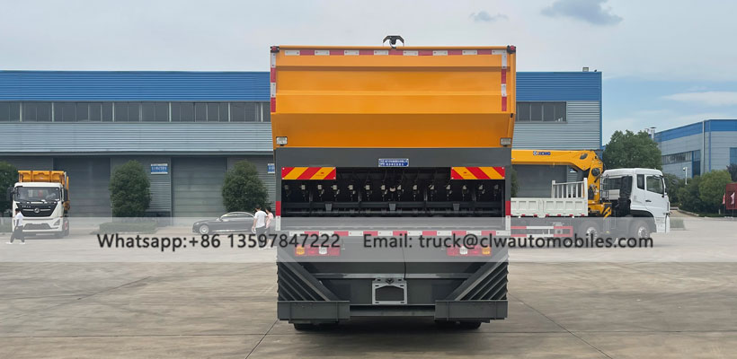 SHACMAN Synchronous Chip Seal Truck