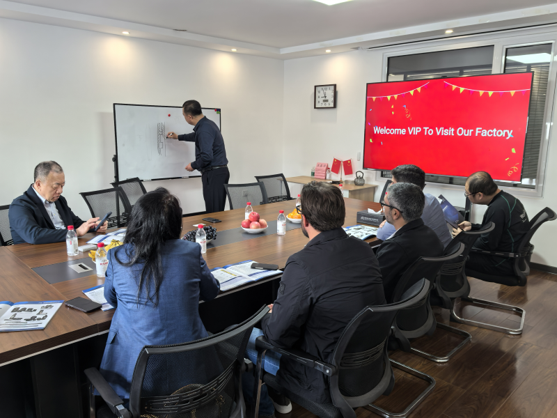 Brazilian Customers Visit Dongsheng Petroleum