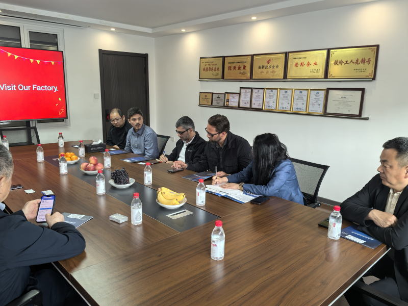 Brazilian Customers Visit Dongsheng Petroleum