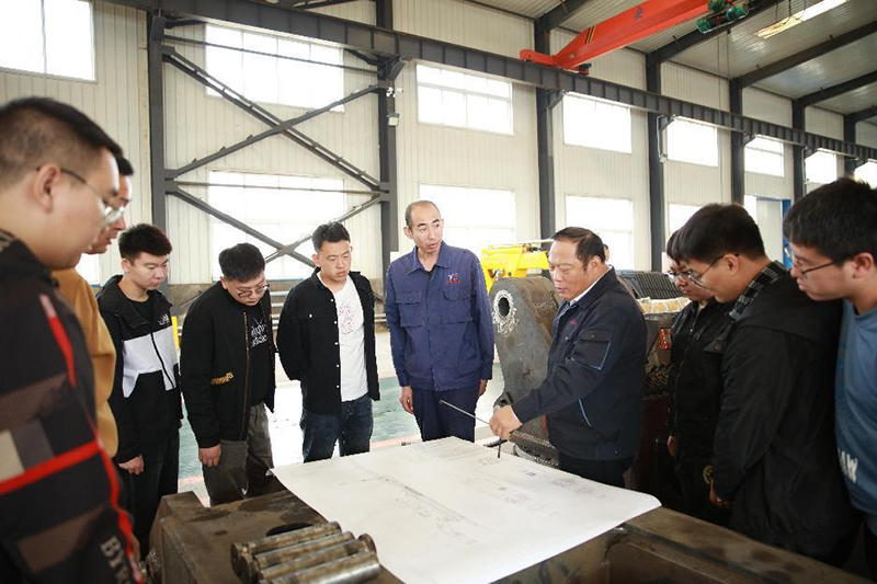 Diesel hydraulic excavator for coal mine