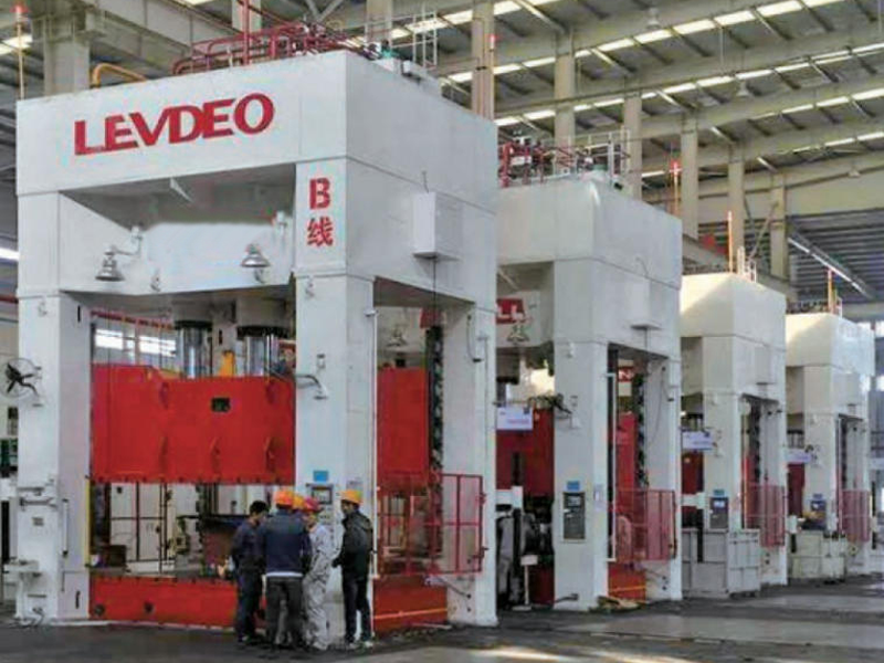 Frame Hydraulic Press With Forward Moving Bloster