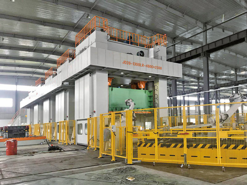 Straight Four Point Press