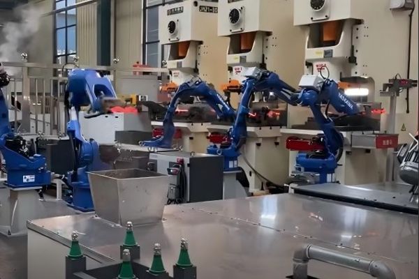Studiu de caz: Modernizarea liniei de producție a clemelor elastice pentru căile ferate de la fabricație manuală la automatizare