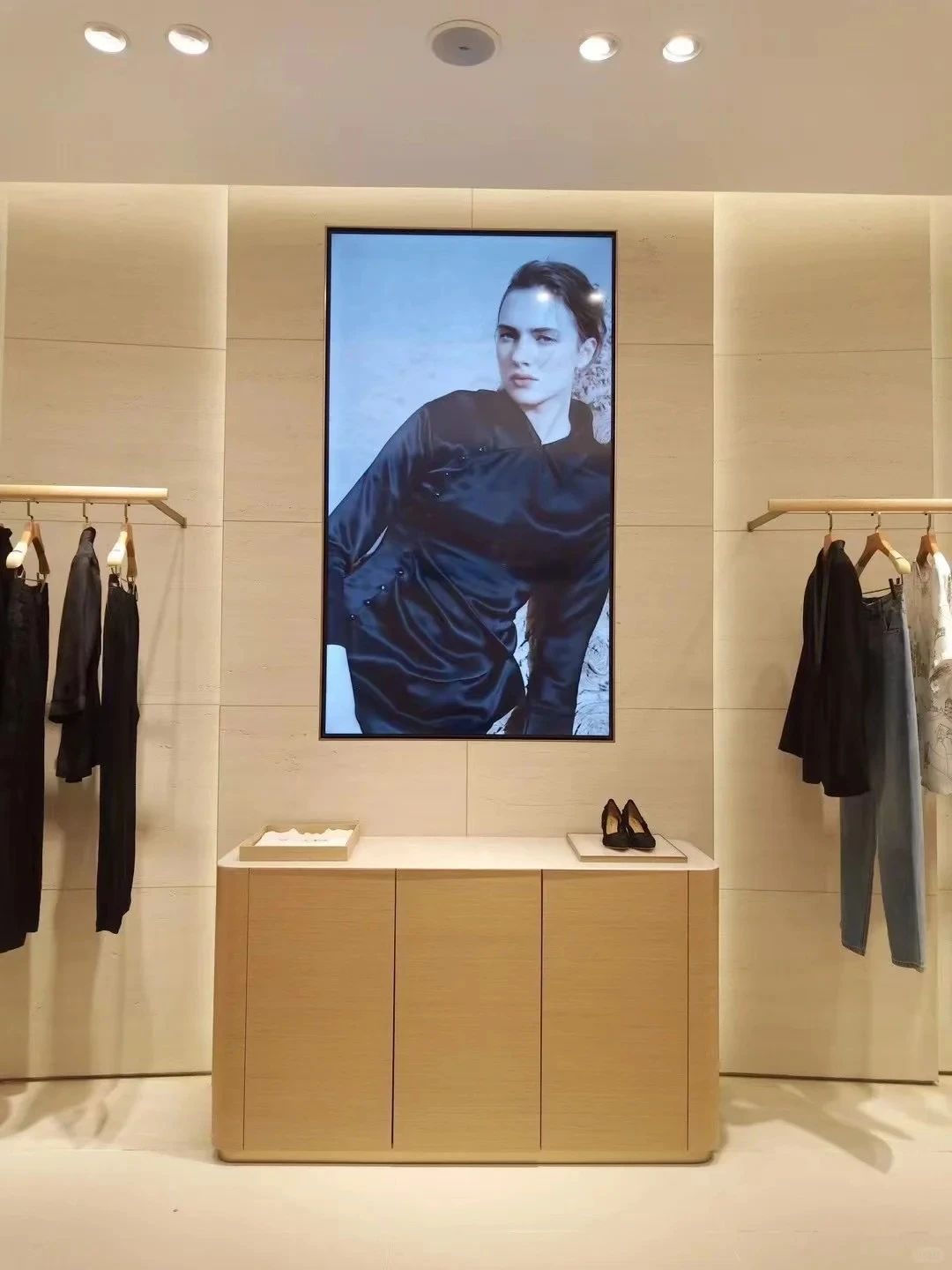 electronic screens electronic screens