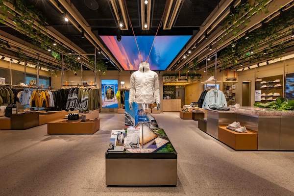 Outdoor Brands Use Screens To Extend Imagination