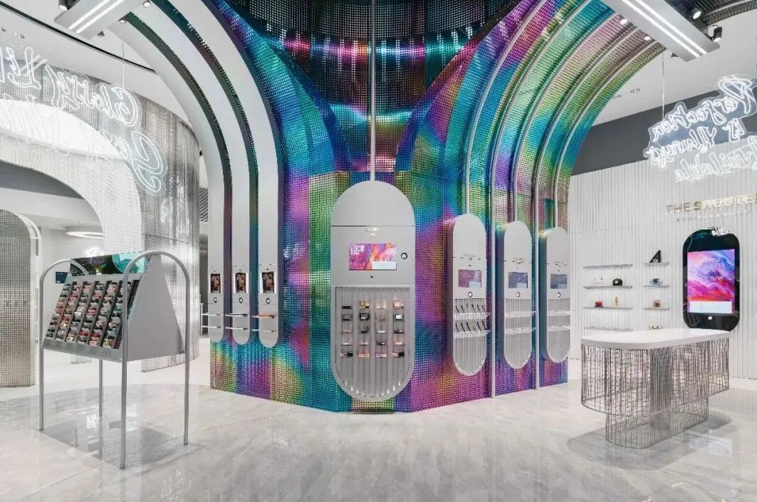 In-Store Screens: Making Waiting Time Feel Shorter