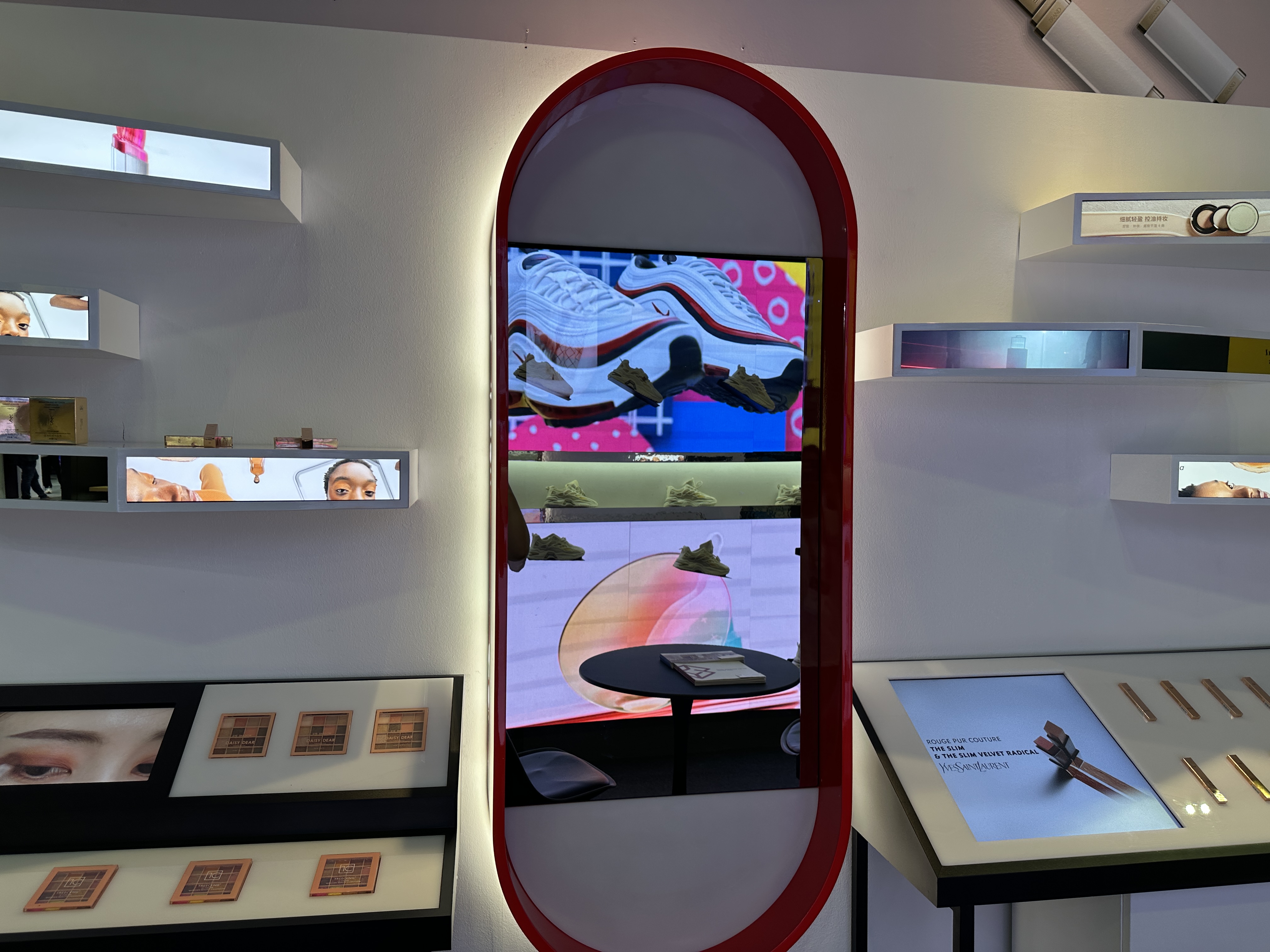 43-Inch AI Camera Magic Mirror Screen: A Traffic-Driving Tool for Beauty & Clothing Stores, Making Ads Reach Every Customer Precisely