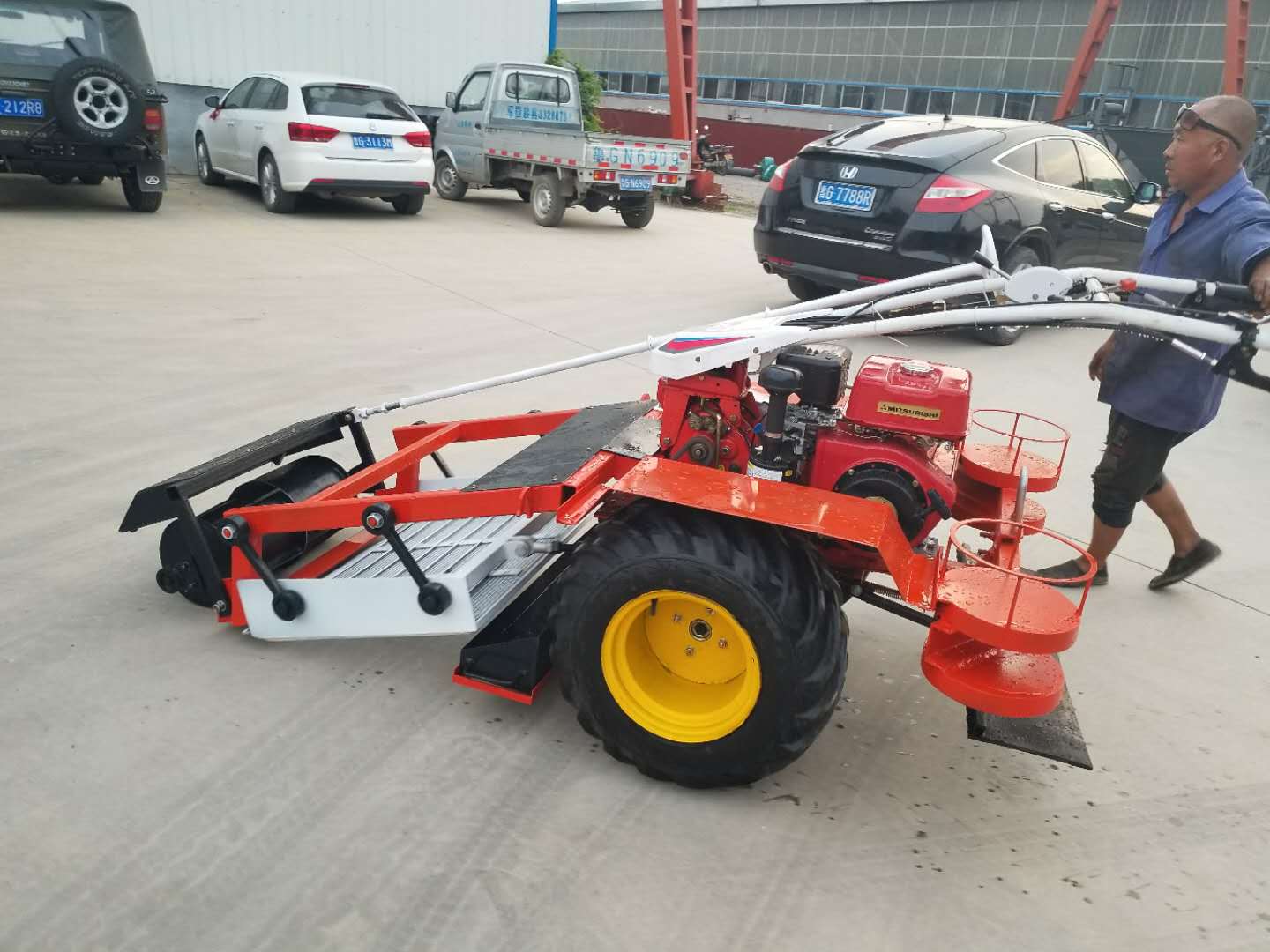 Walk-behind Beach Cleaning Machine