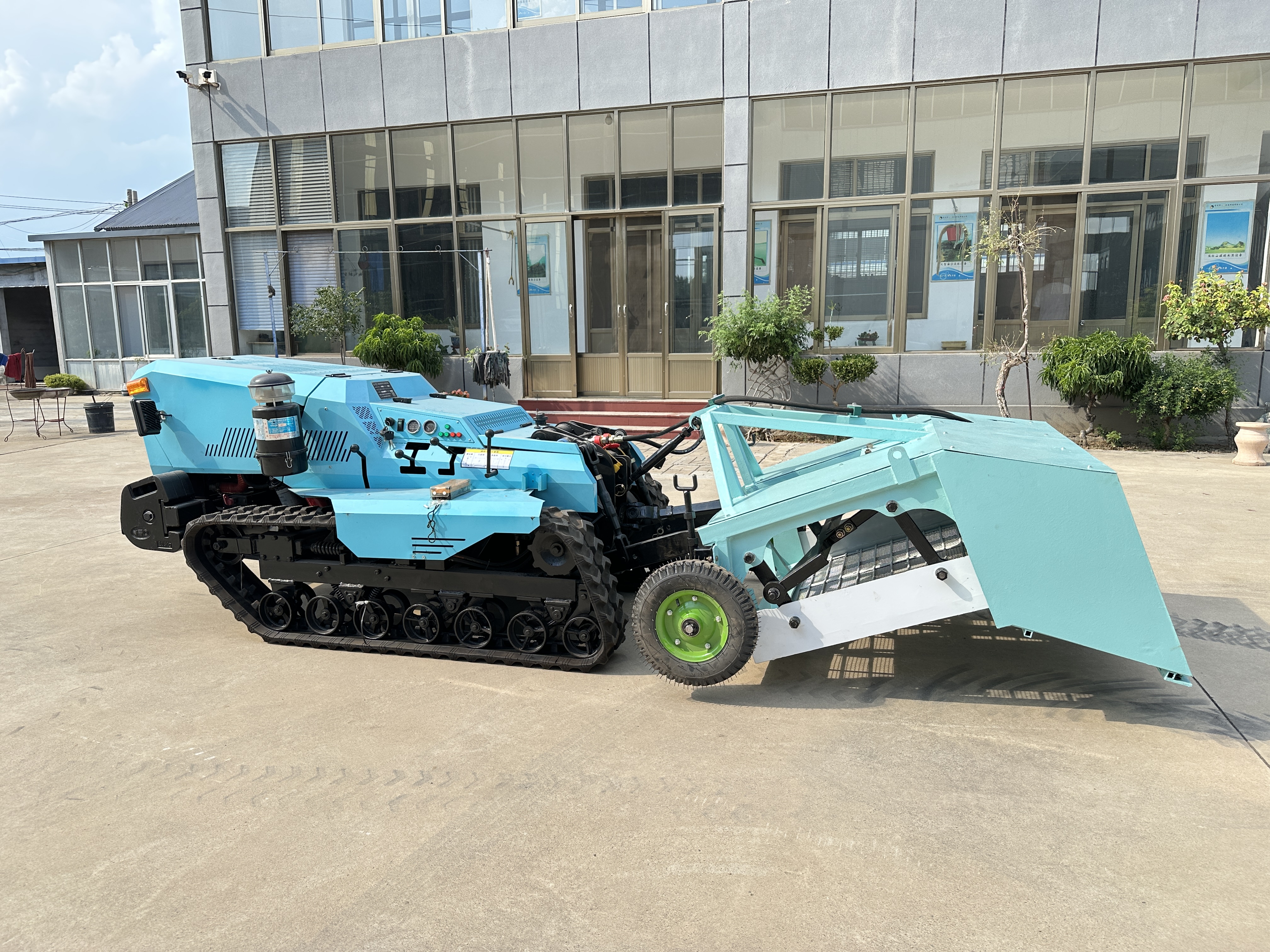 Remote-controlled Beach Cleaning Machine