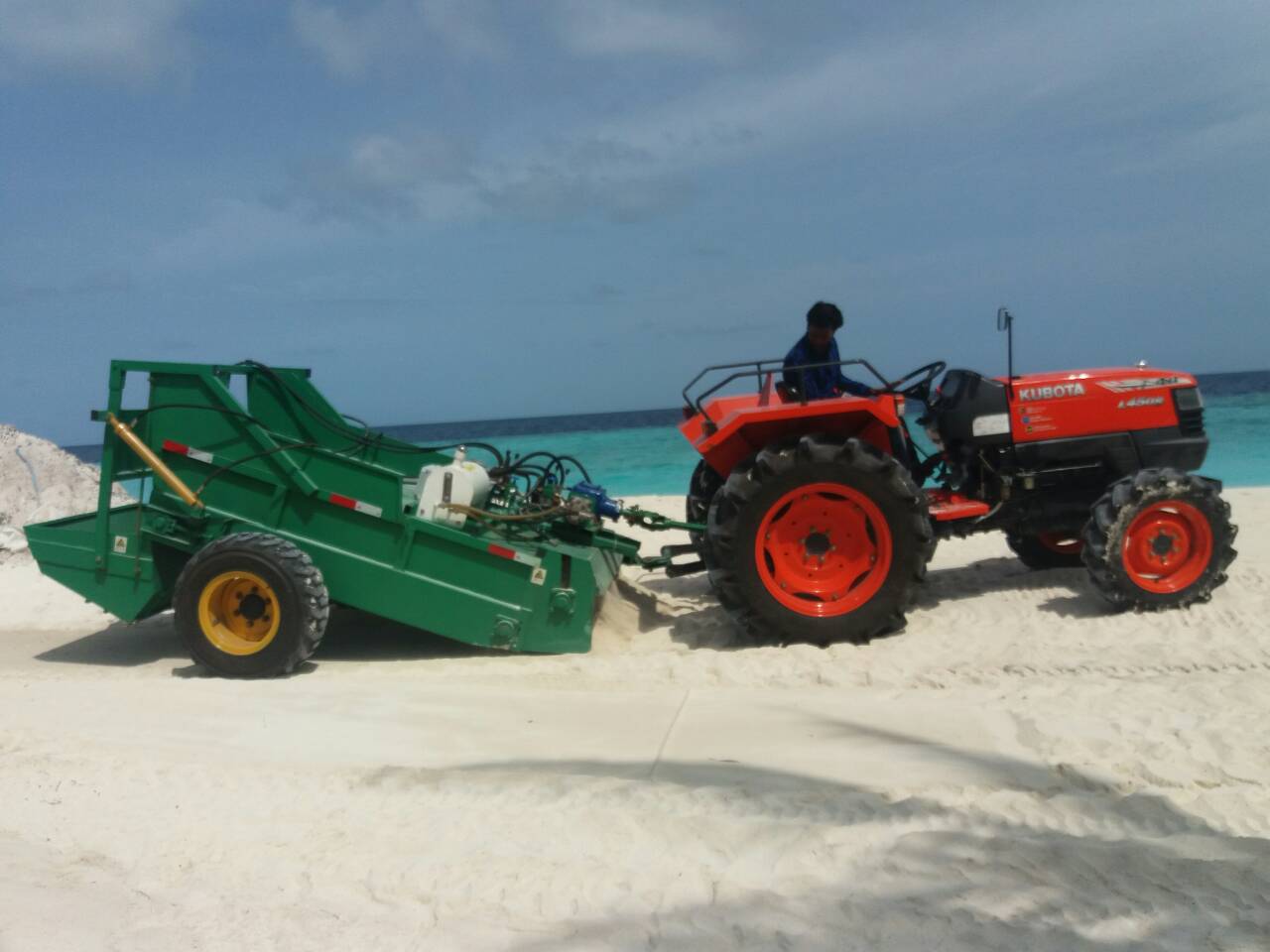 Seaweed Beach Cleaning Machine