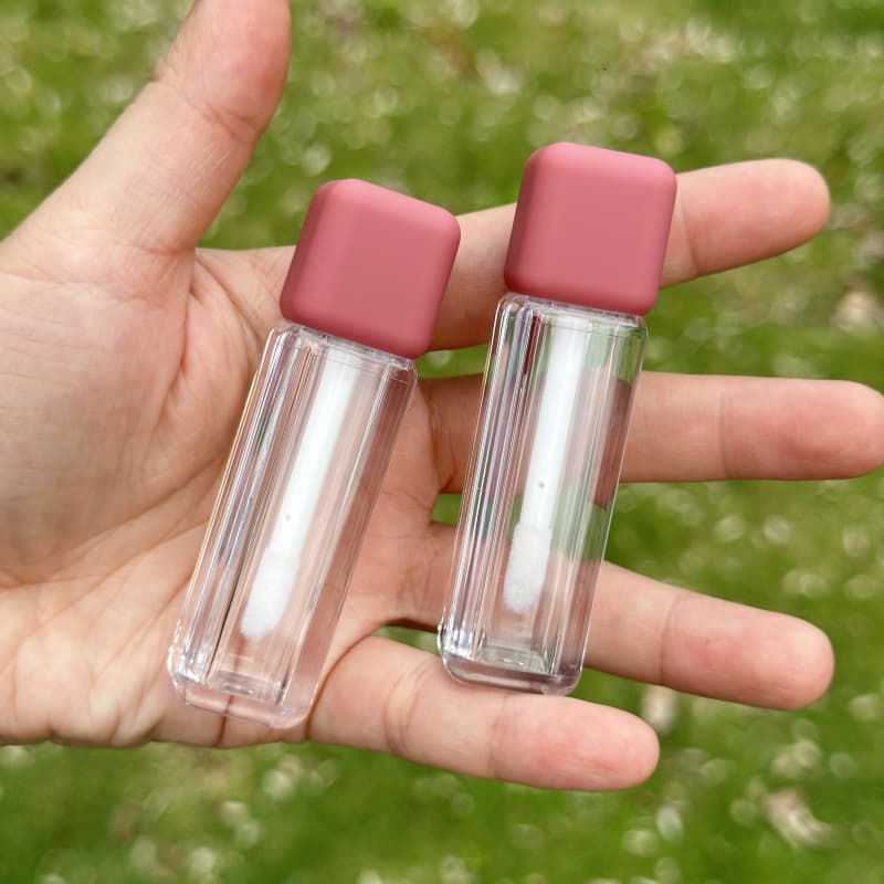 Aochuang Pack Square Lip Gloss Tube – Custom Plastic Lip Oil Container | Lipgloss Packaging Manufacturer & Supplier China