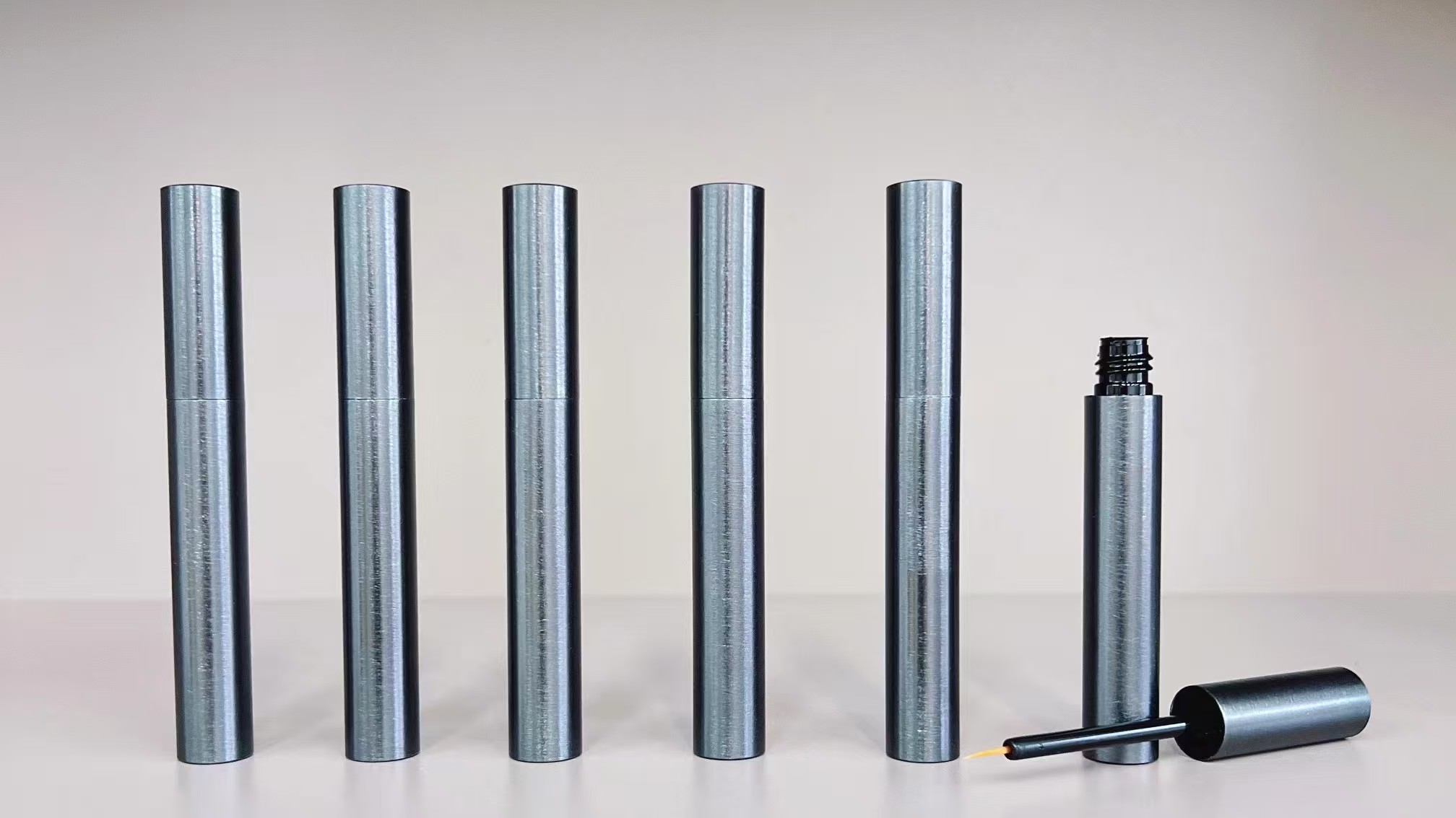 Metal lip gloss containers