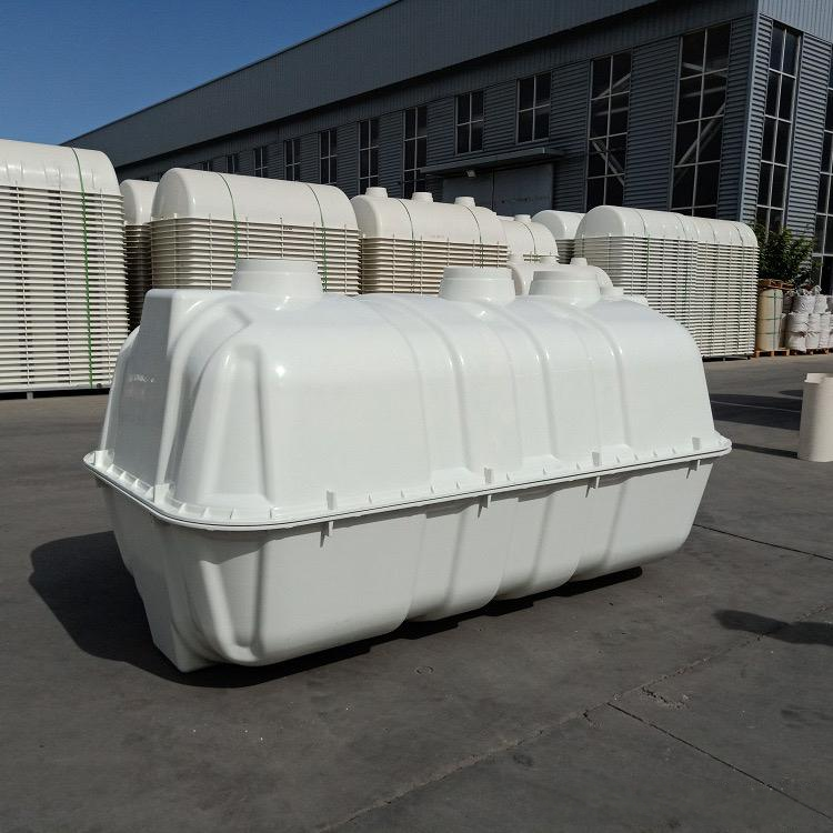 Unpowered solar purification tank