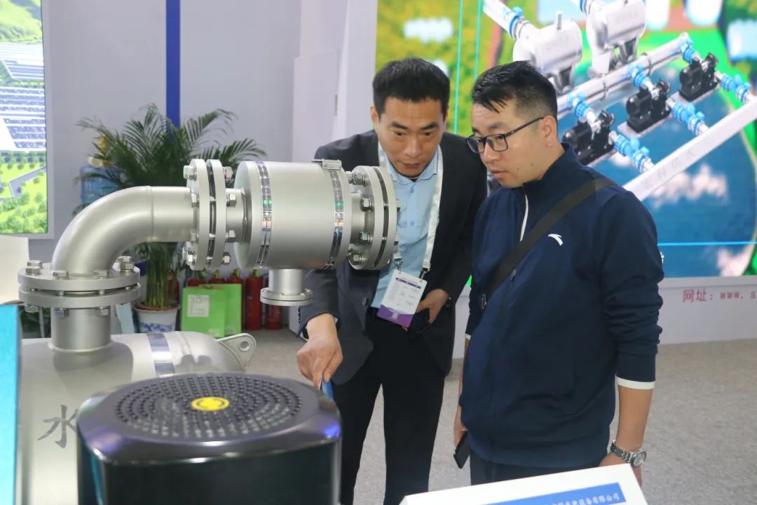 The 2024 China Water Association Annual Meeting and New Technologacked with people!