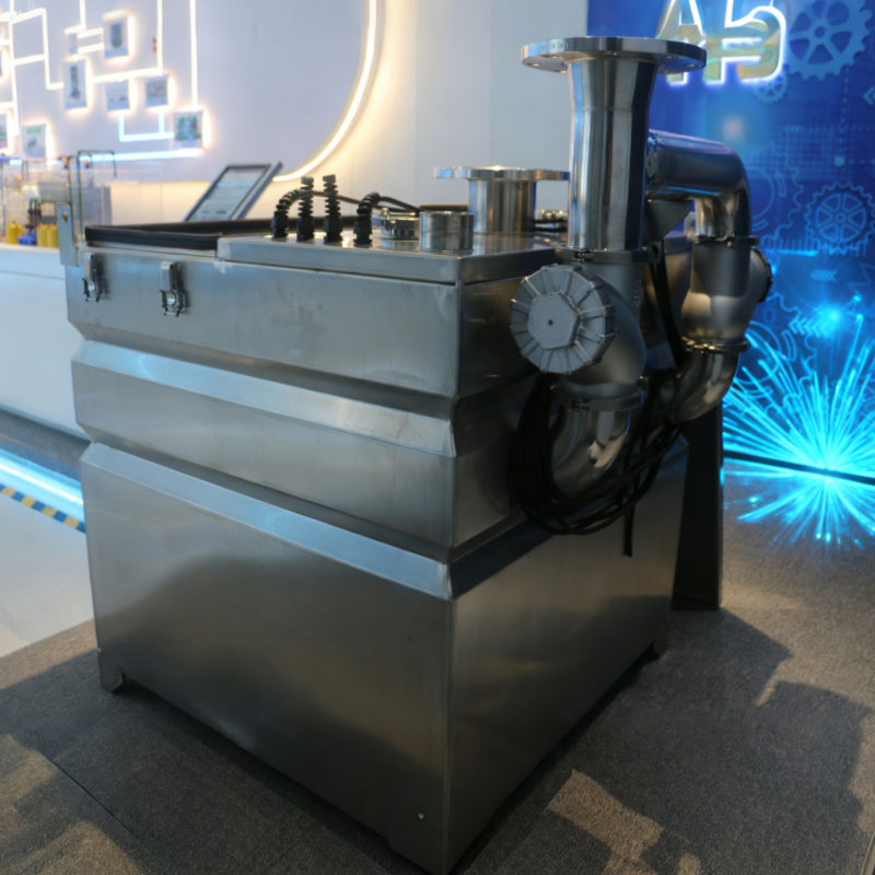 Integrated sewage lifting equipment