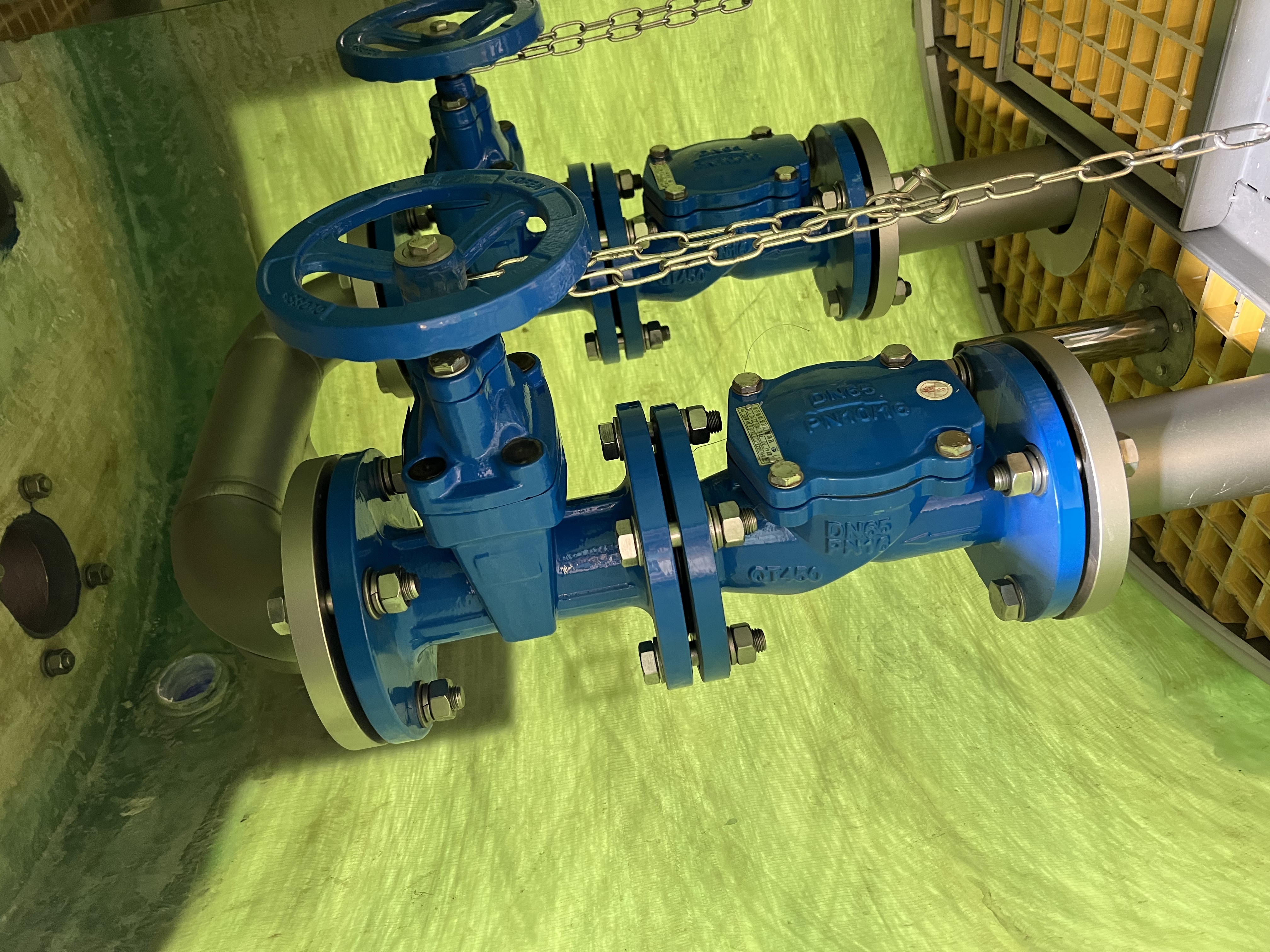 Integrated intelligent interception well