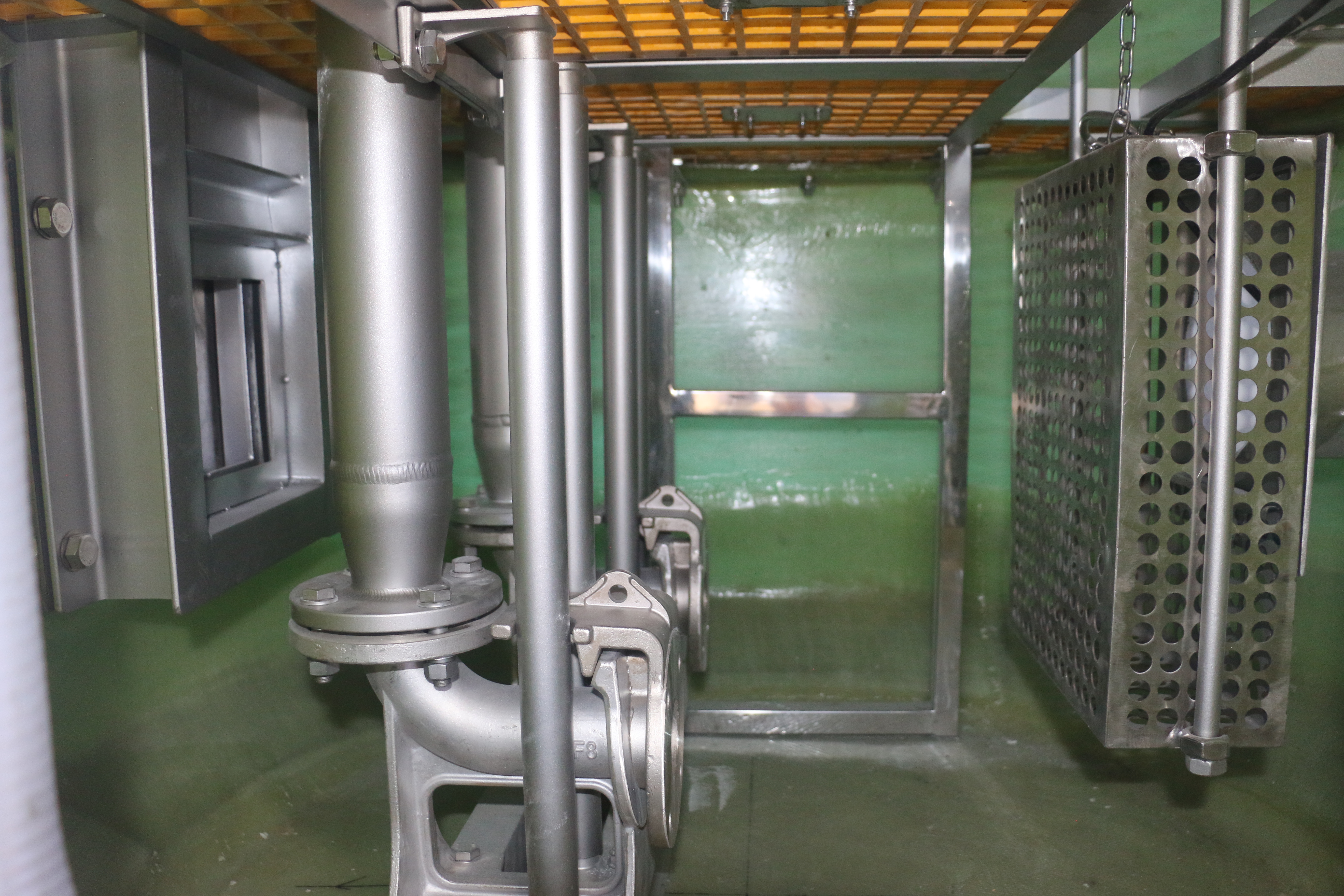 Integrated intelligent interception well