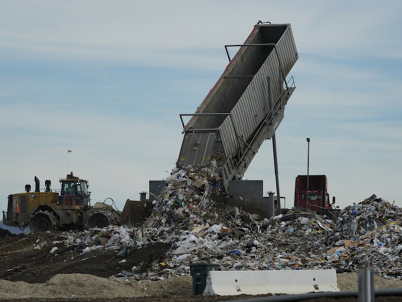 How wastewater treatment plants process food waste to reduce landfill use and climate problems.