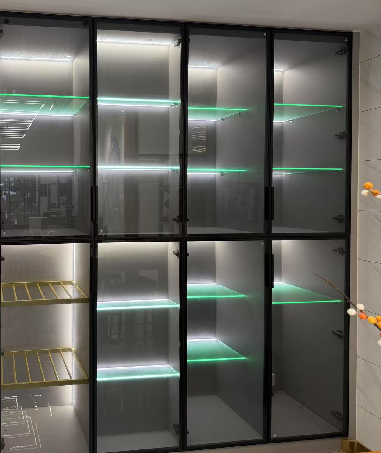 Why choose acrylic-metal-wood-combined display cabinets？