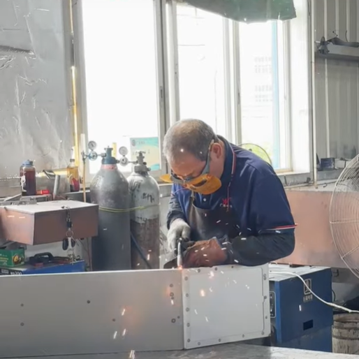 Fed up with wobbly gondola racks dropping products?