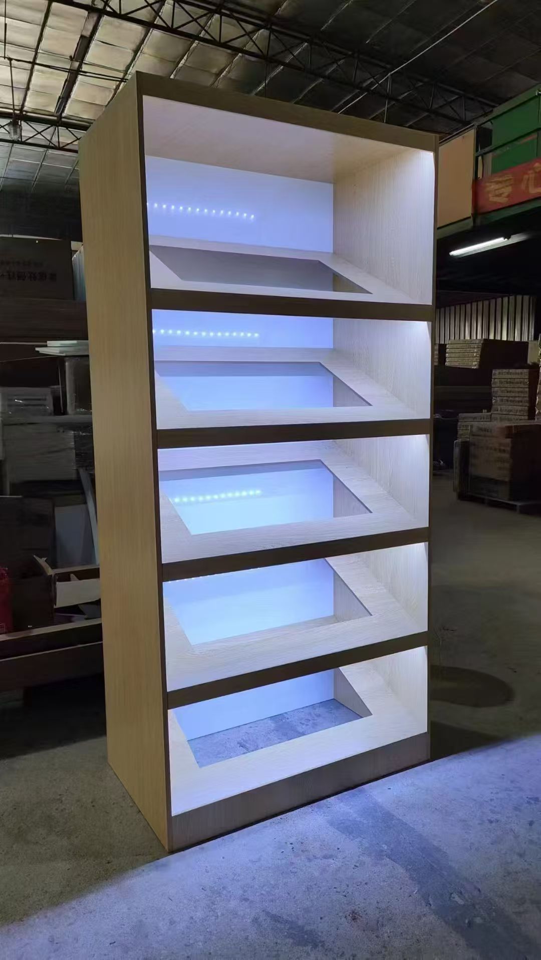 Things to Pay Attention to During the Display Cabinet Cleaning Process Things to Pay Attention to During the Display Cabinet Cleaning Process