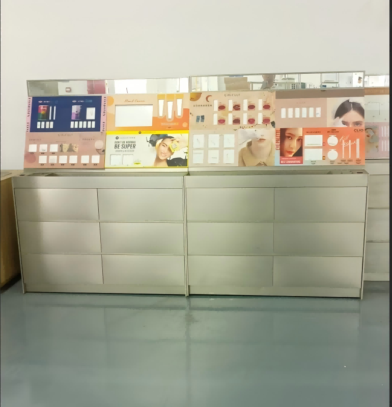 Large Capacity Makeup Display Case