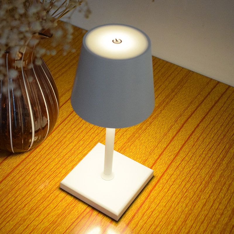 Modern Style Decorative Table Lamp For Luxury Living Room