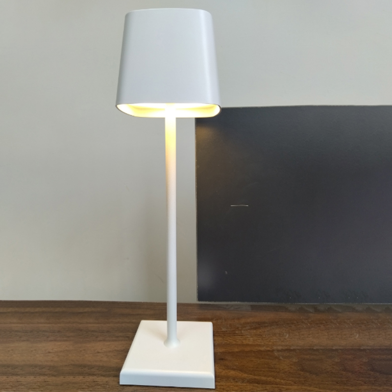 Italian Minimalist Classic Tall Table Lamp For Office