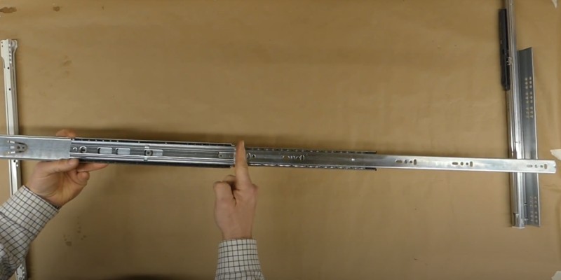 Ball-bearing slides