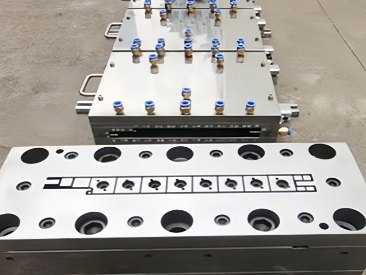 Hubei chuangjia mould co.,LTD