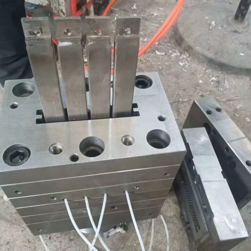 Hot Sale PVC Foam Door Frame Extrusion Mold High Precision Precision Molding Parts Manufactured in China with Good Price