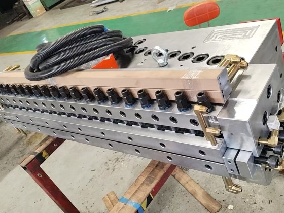 PVC WPC Wood Plastic Composite Profile Extrusion Line Making Machine