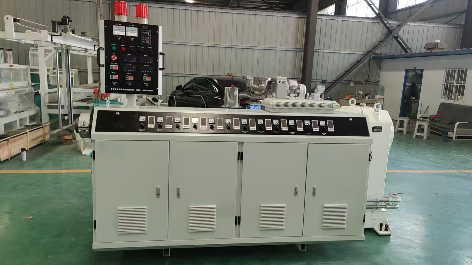 Twin screw extruder