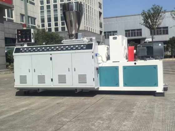 Single screw plastic pipe extruder production equipment
