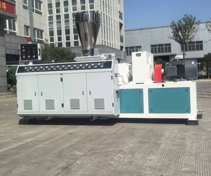 Single screw plastic pipe extruder production equipment