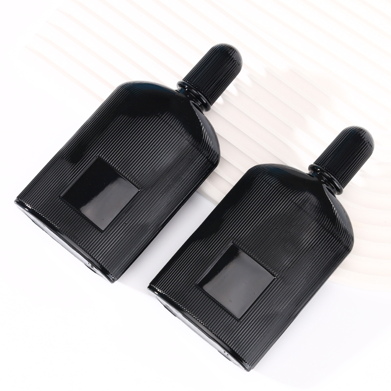 Elegant Square Perfume Bottle With Refillable Spray Pump