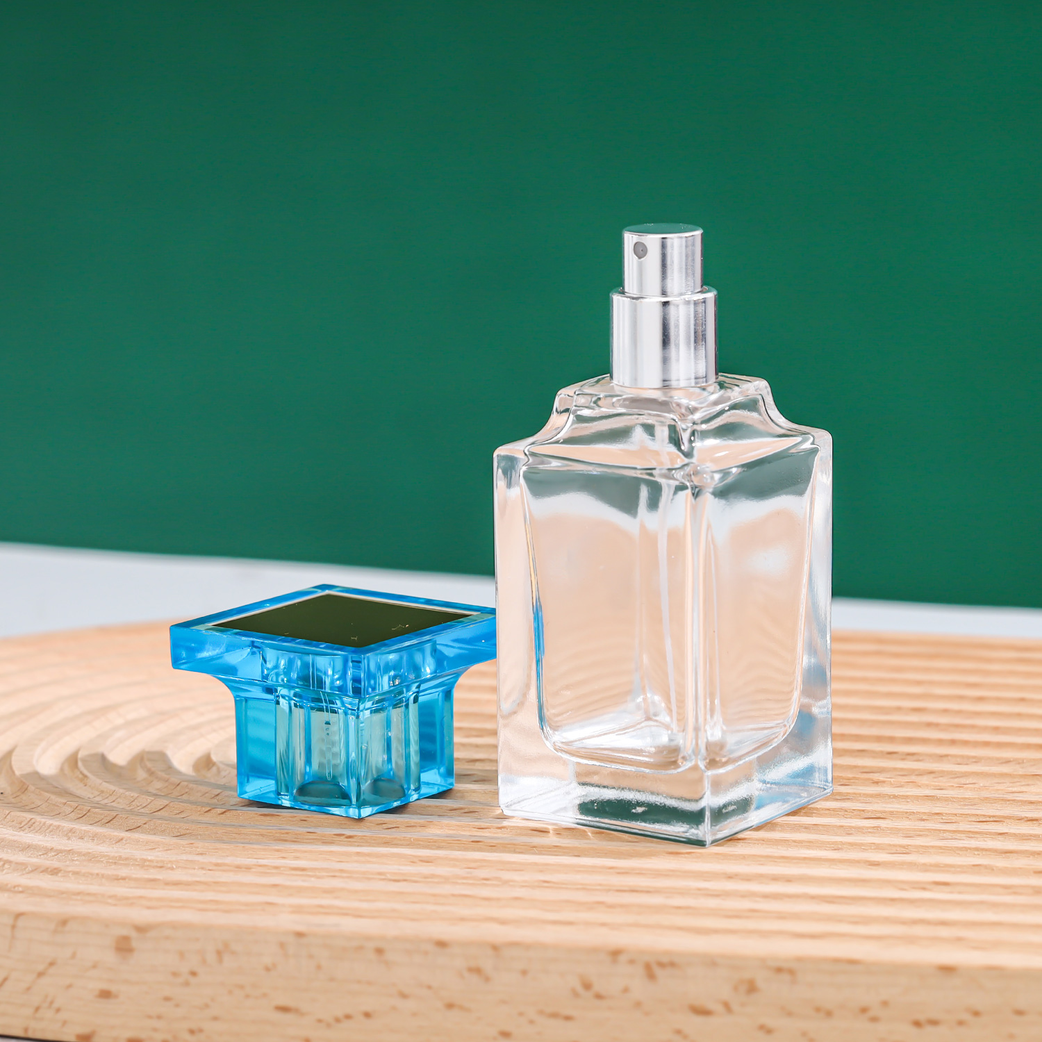 Luxury Square Perfume Bottle With Electroplated Neck