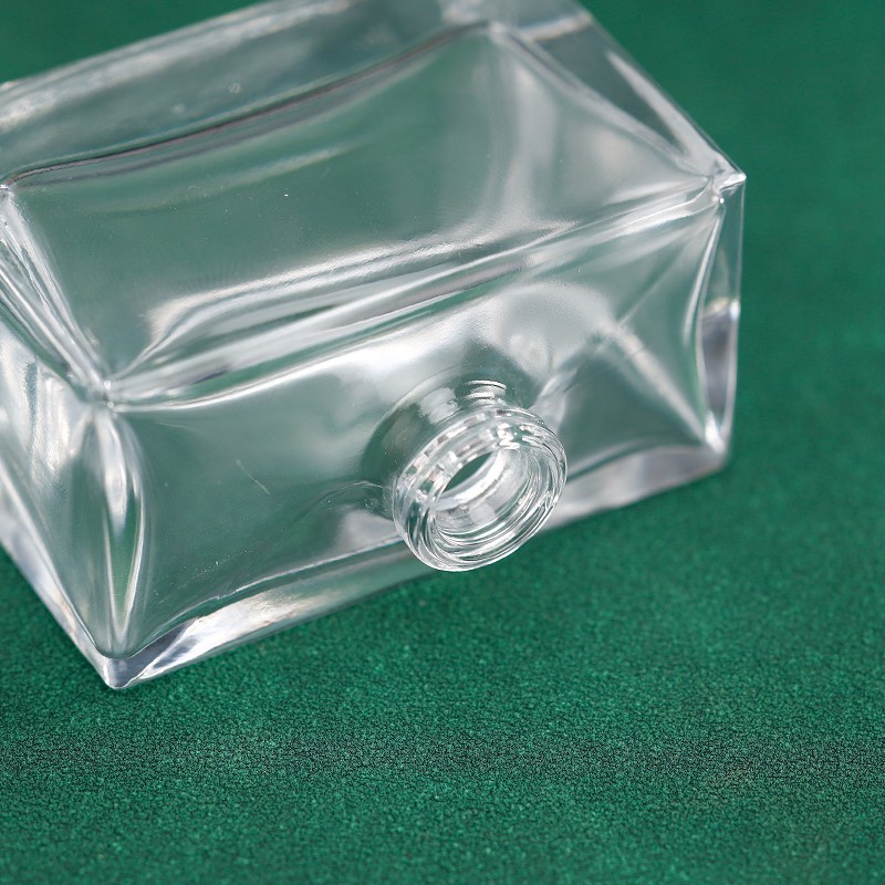 travel perfume bottle with spray