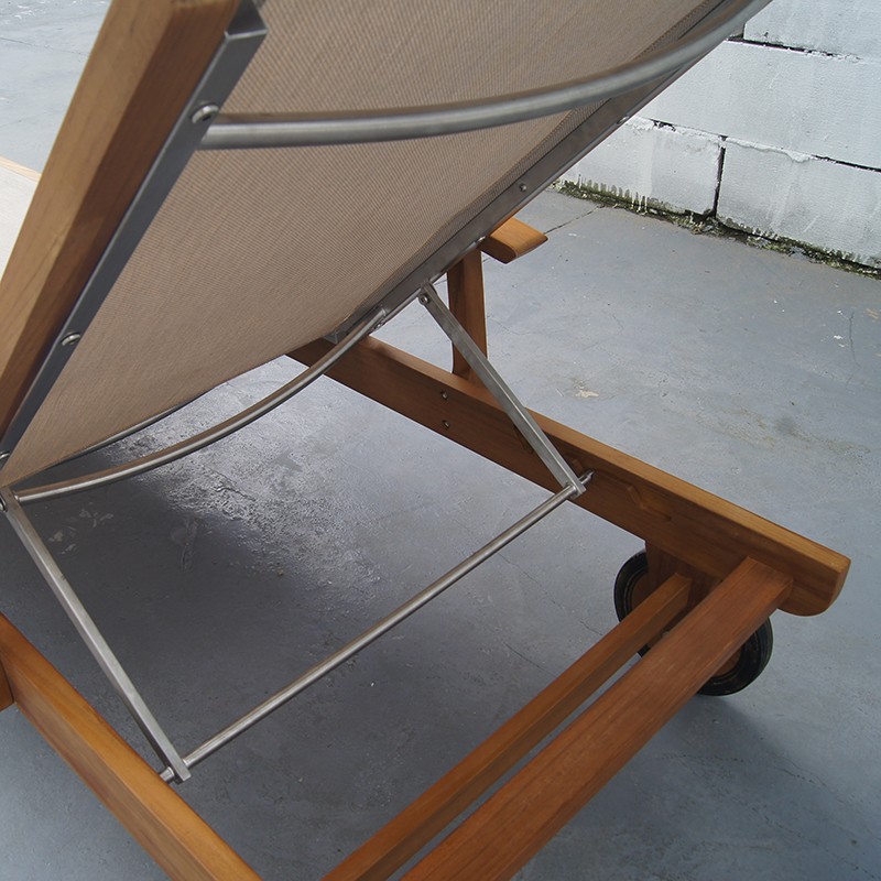 outdoor chaise lounge