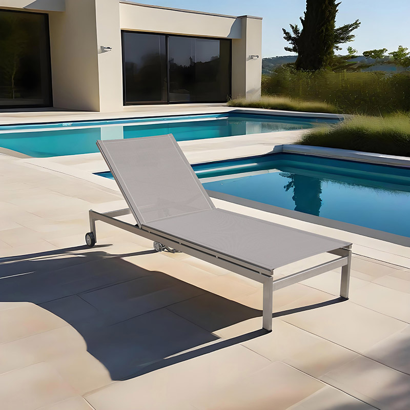 reclining beach chairs