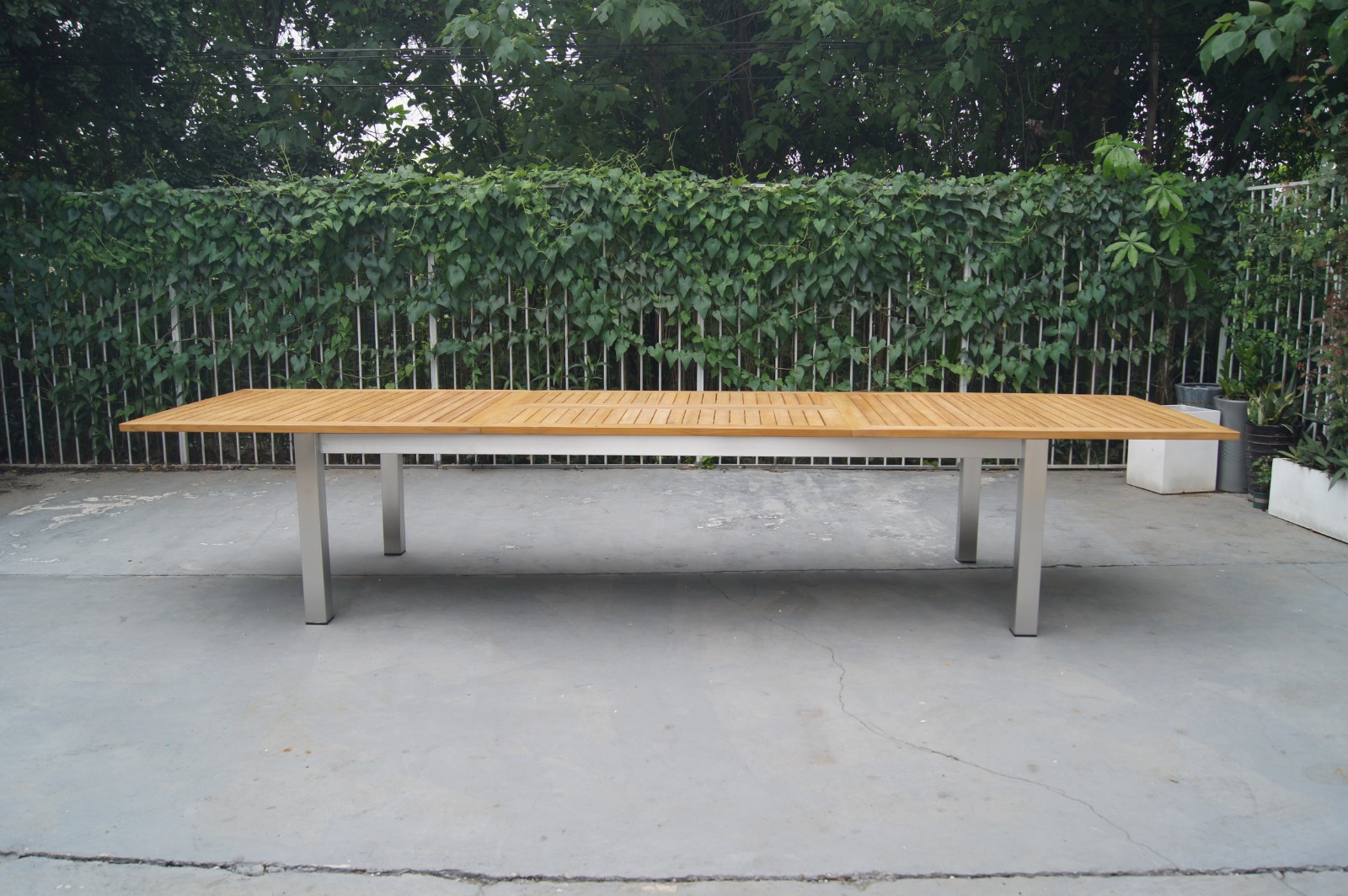 outdoor extendable table