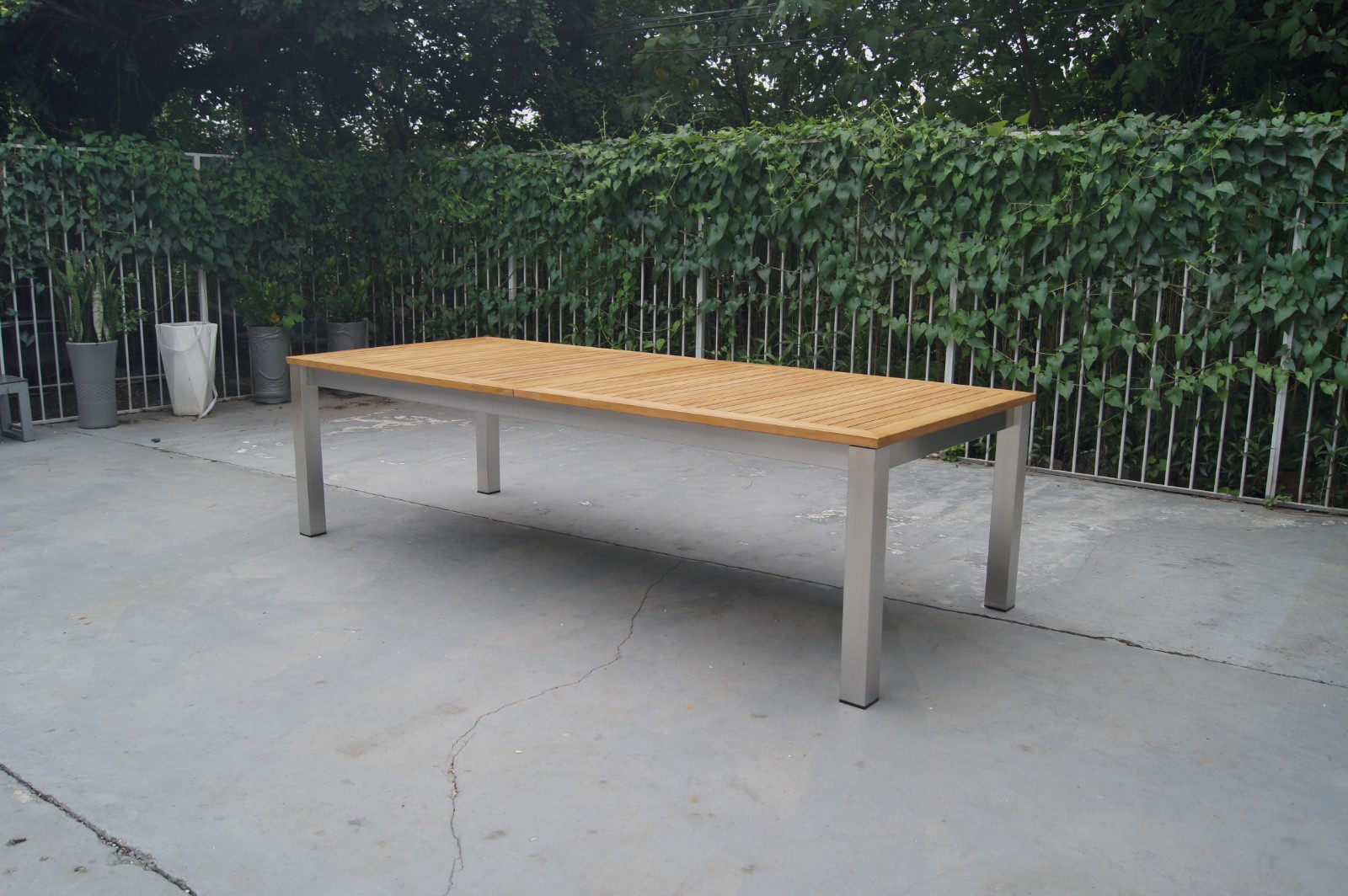 extendable outdoor dining table