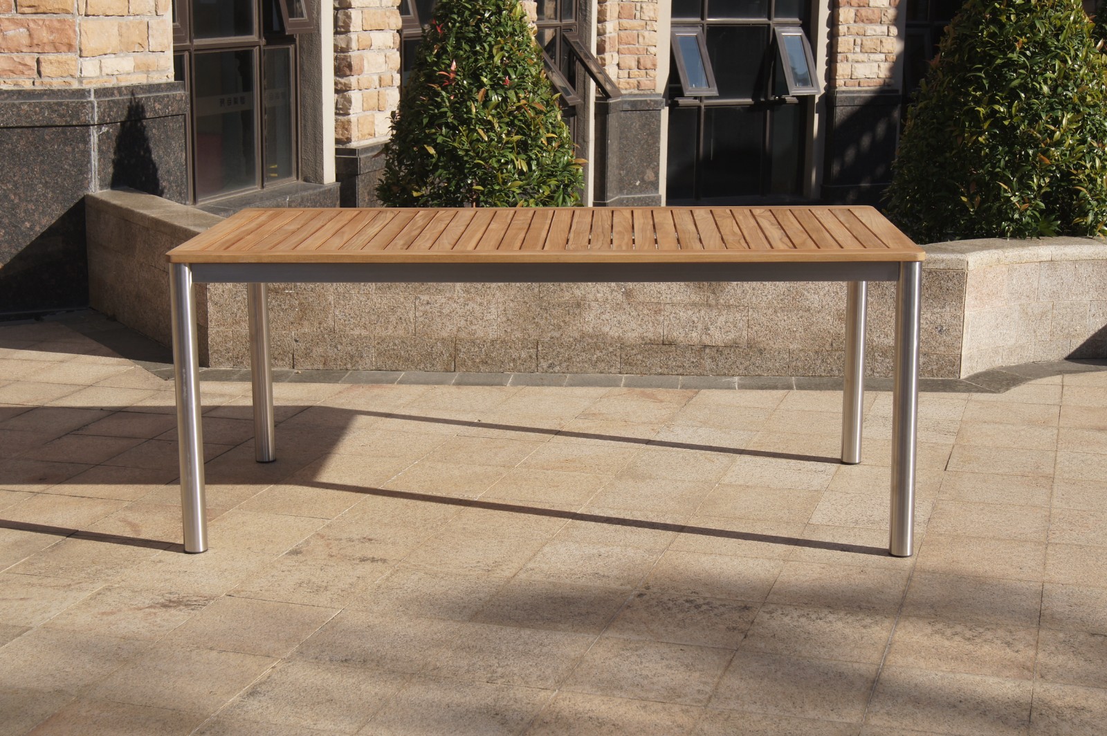 outdoor patio table