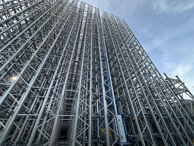 Shelf supports warehouse