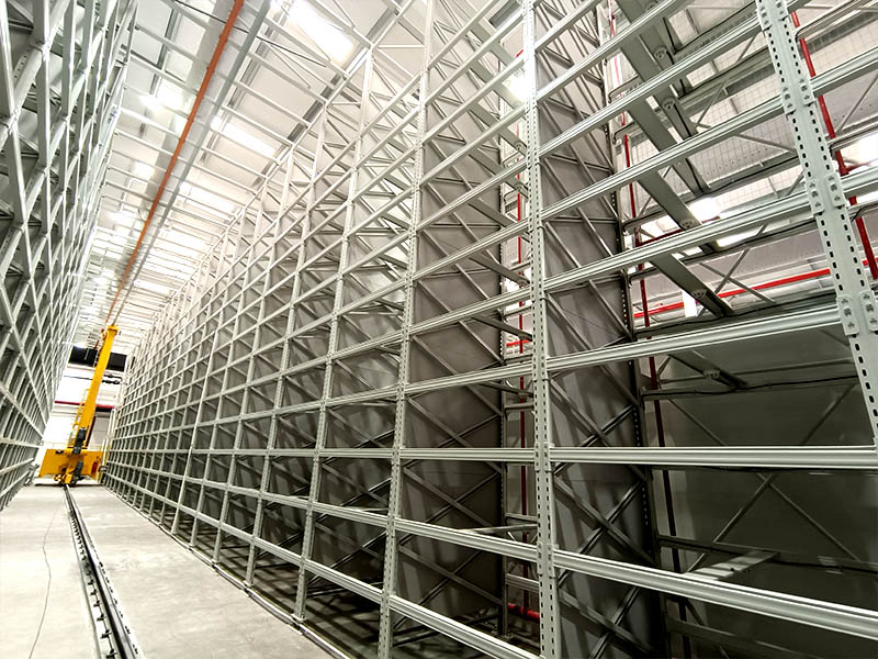 Shelf supports warehouse