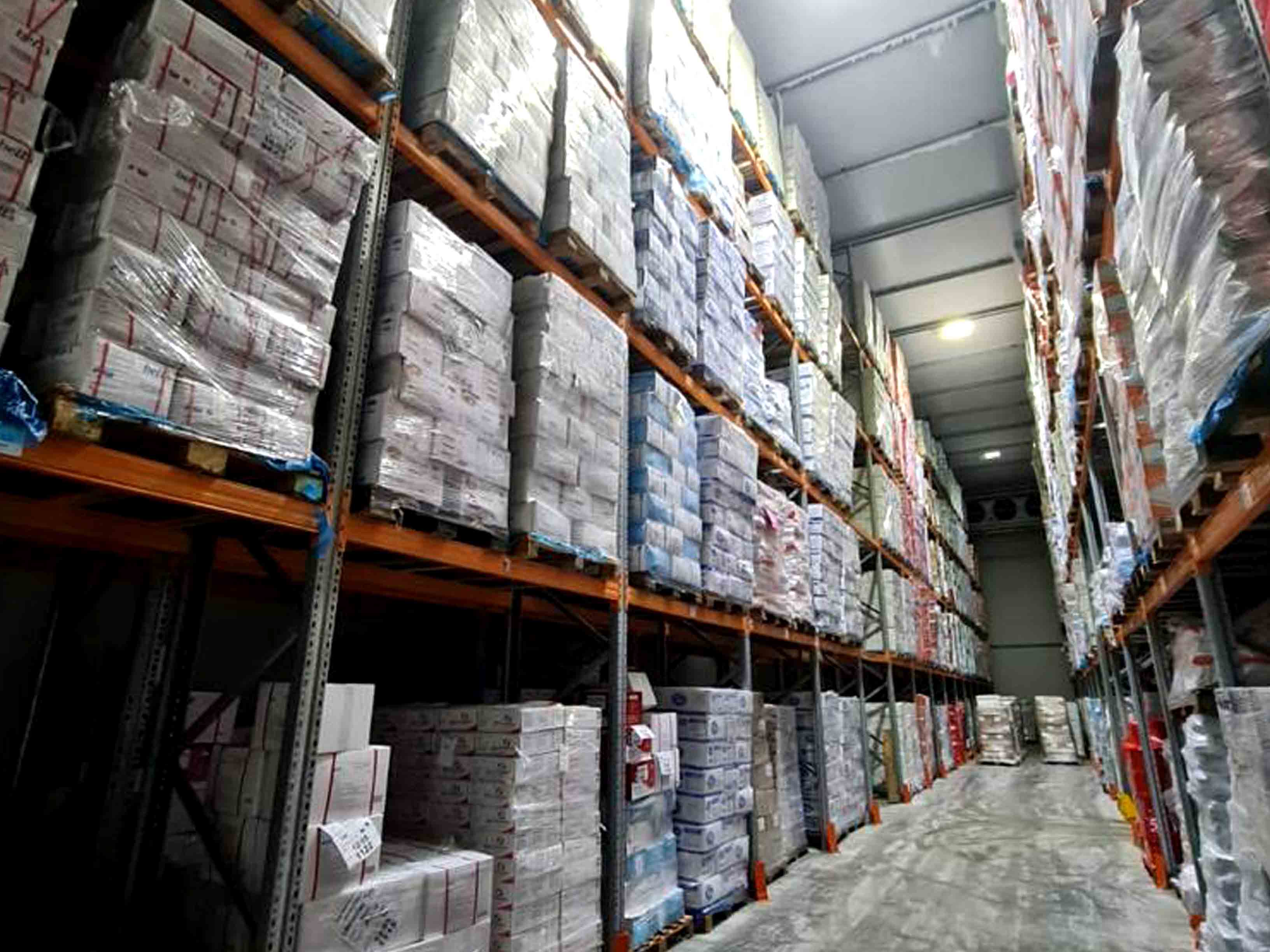 Shelf supports warehouse